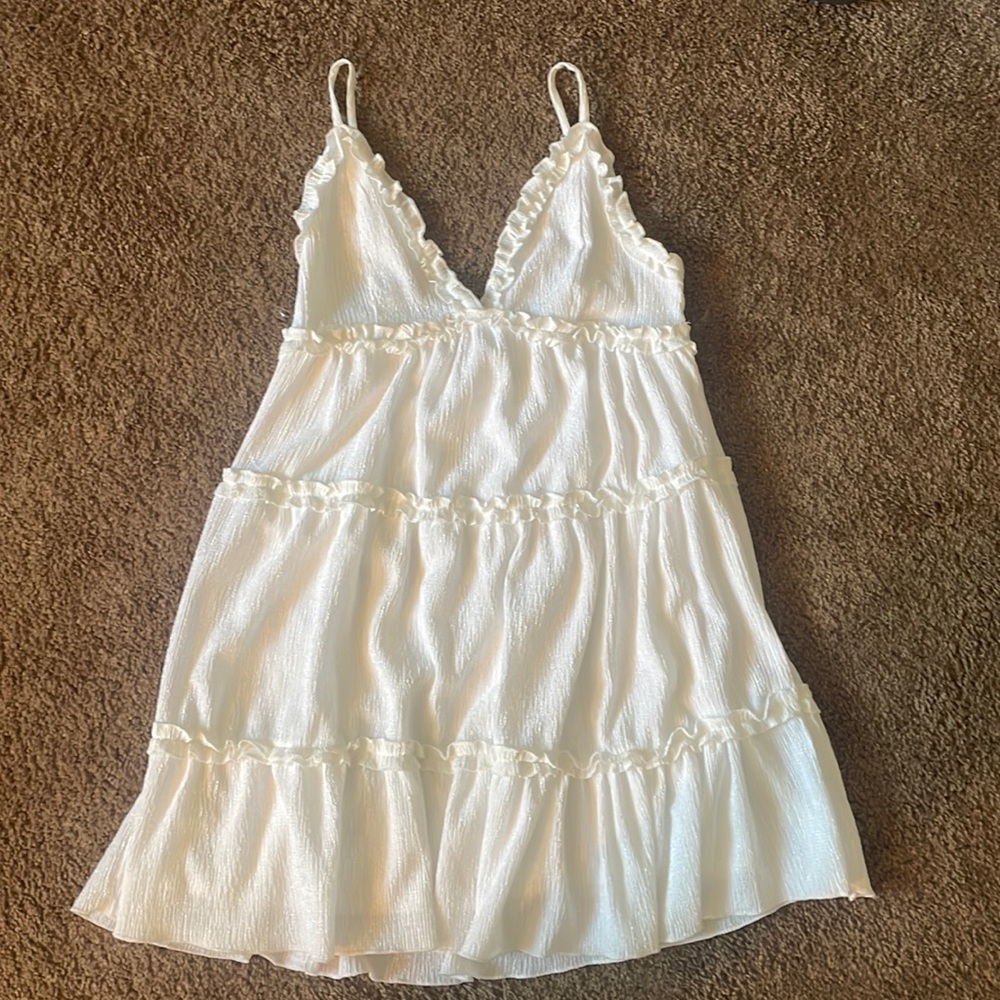 White dress, worn once, medium size, great condition!!